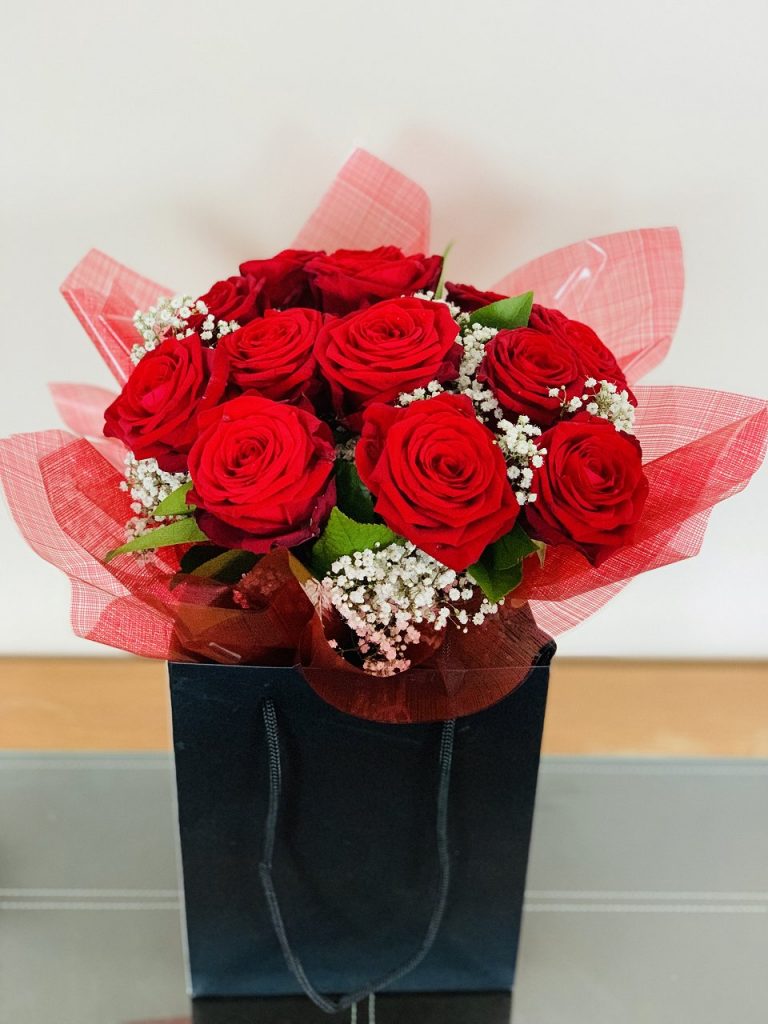 12 Premium Red Roses Gift Bag